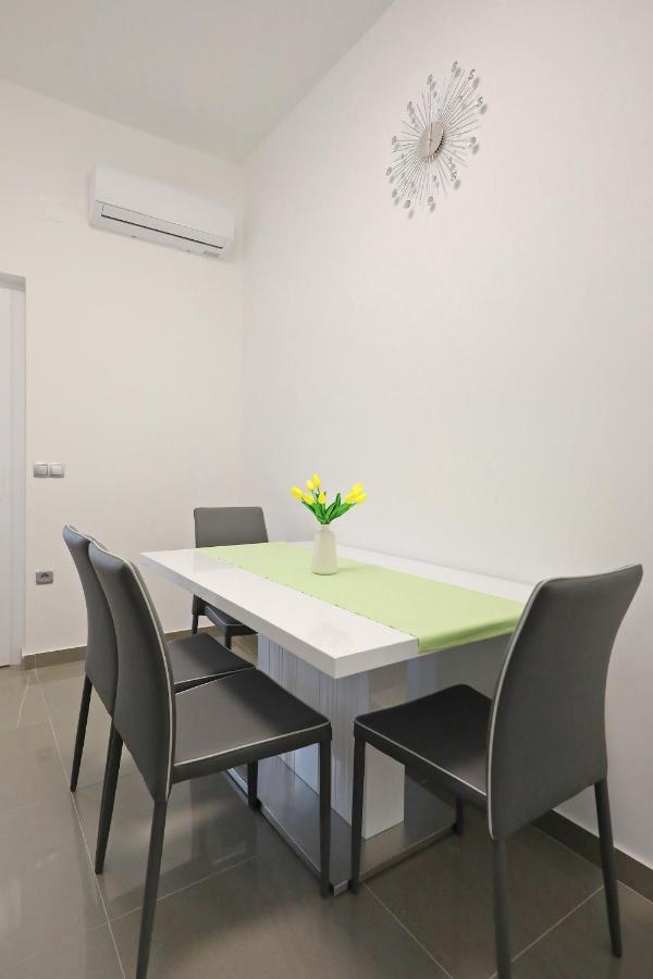 Rudi Apartment