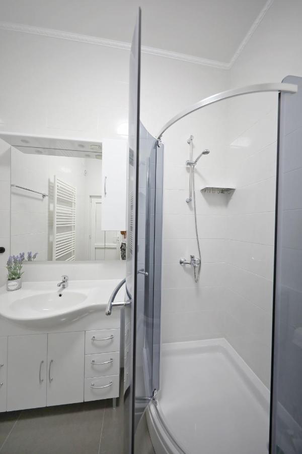 Rudi Apartment Vir